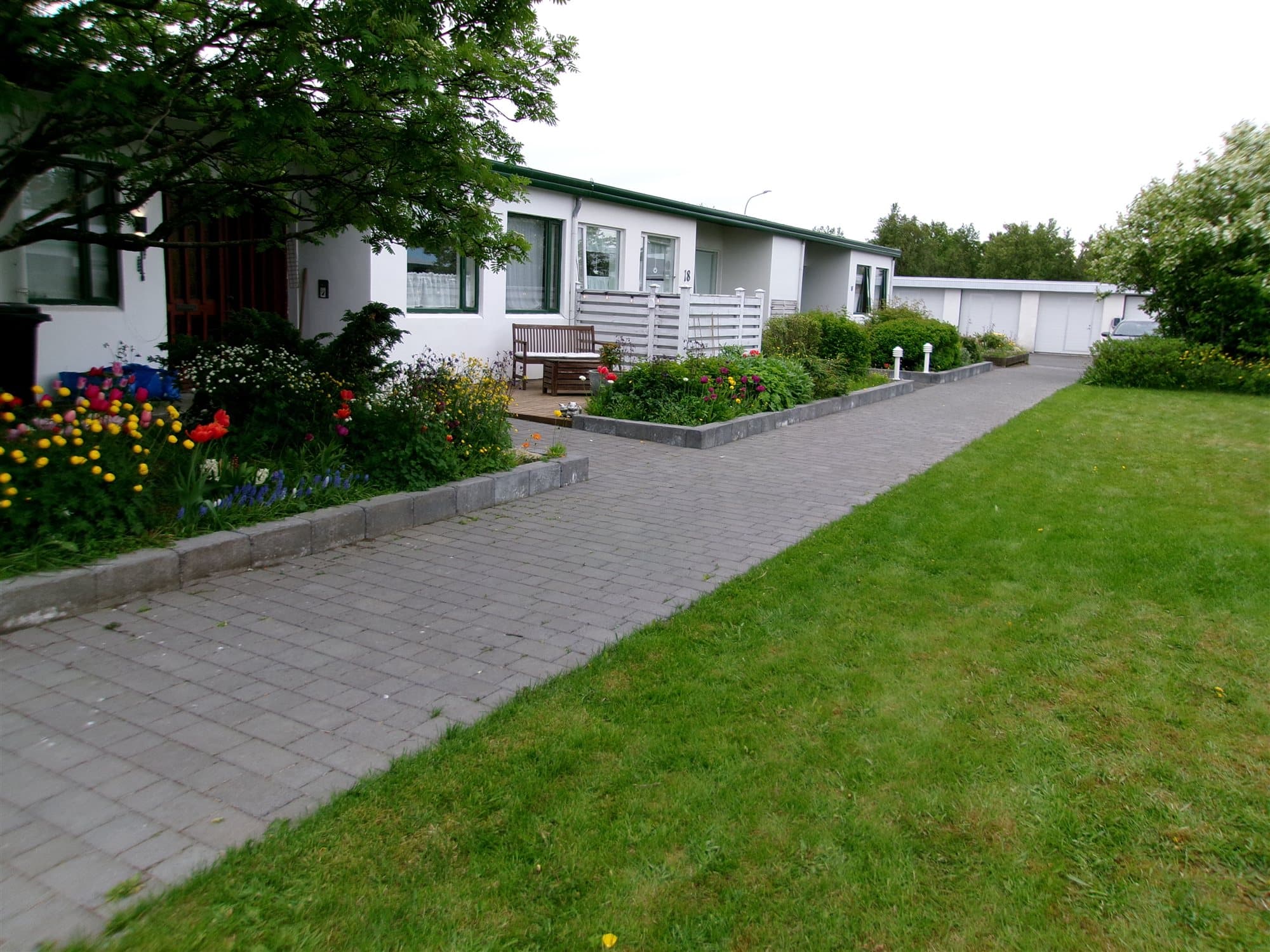 Ný hellulögn og heimkeyrsla við heimili í Breiðholti