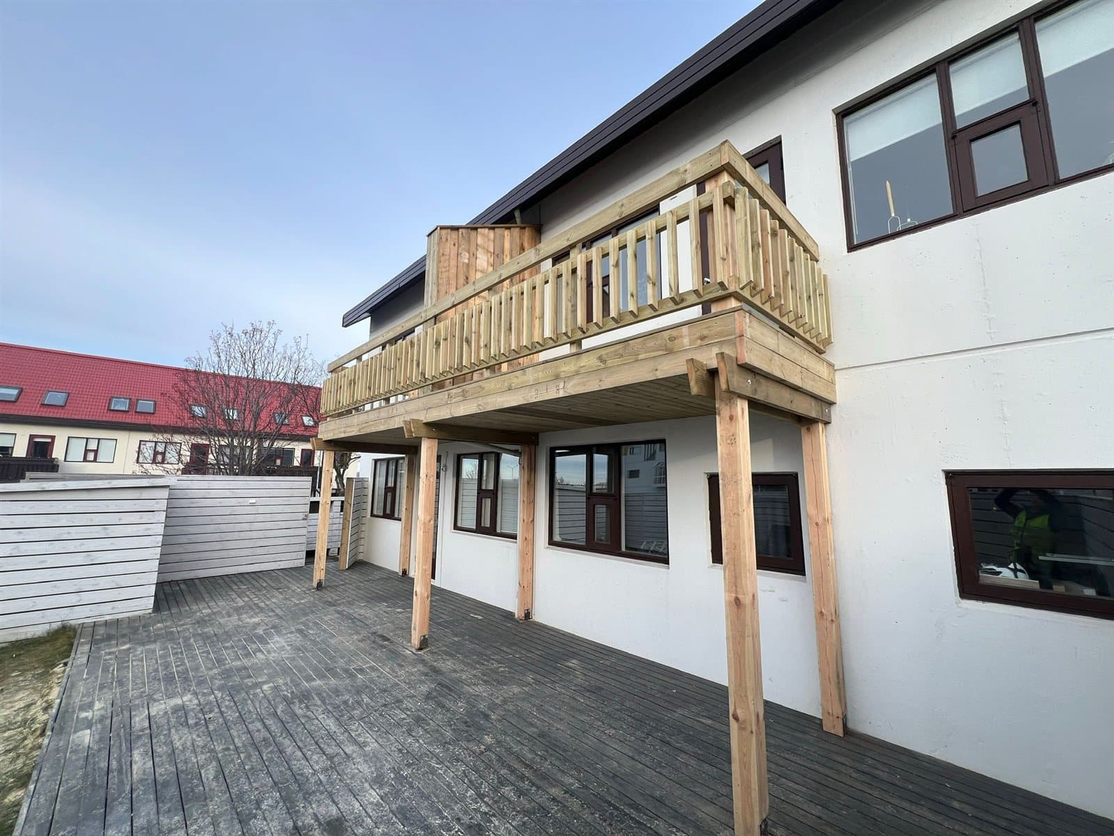 Nýjar timbursvalir byggðar frá grunni með C24 burðartimbri í Árbæ
