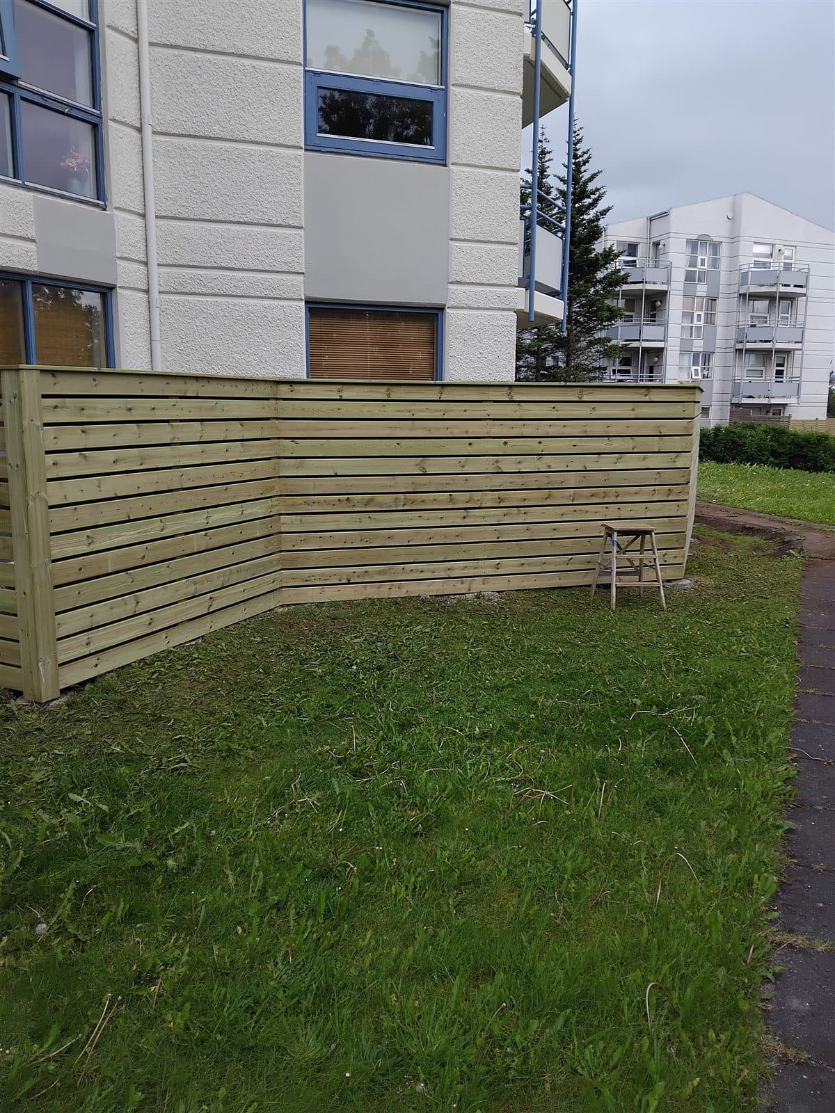 Jarðvinna og undirstöður undir nýjan sólpall á höfuðborgarsvæðinu